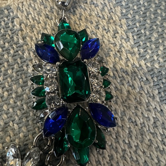 Elegant Silver and Green Statement Necklace - Picture 7 of 9